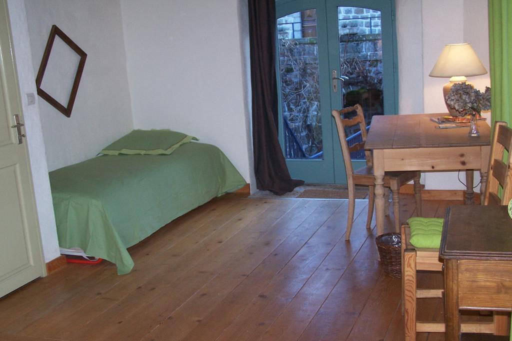 Salomony Chambre D'Hotes Marcols-les-Eaux Exteriör bild